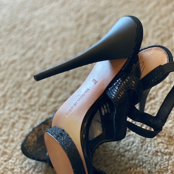 New Badgley Mischka by Mark+James sandals. - Picture 3 of 4
